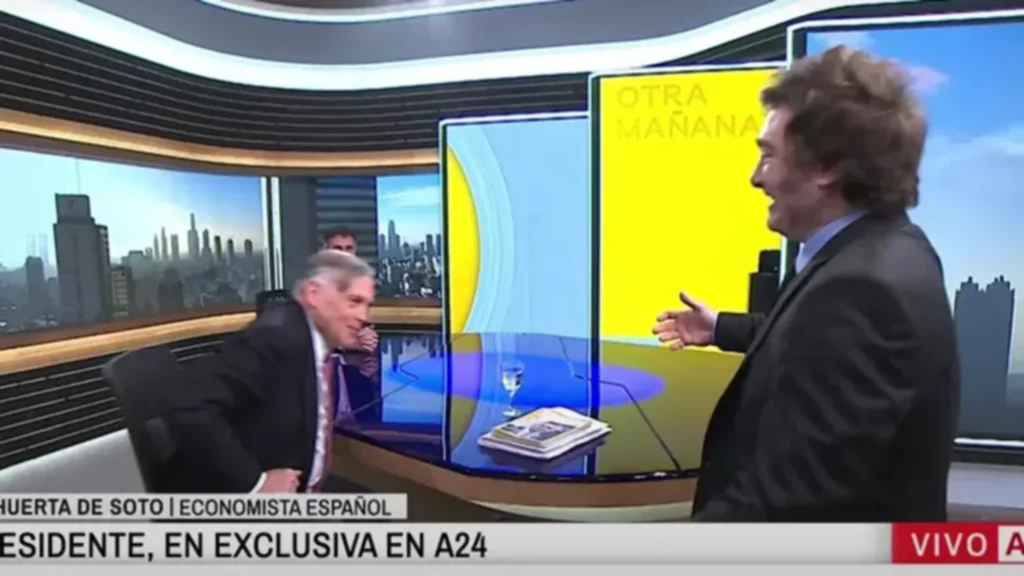 Milei irrumpe en A24 para saludar a Jesús Huerta del Soto y reafirmar su plan económico