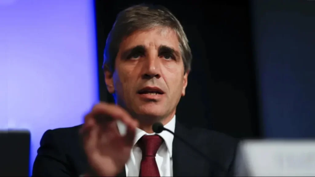 Luis Caputo encabeza la delegación argentina en la Asamblea del FMI en Washington